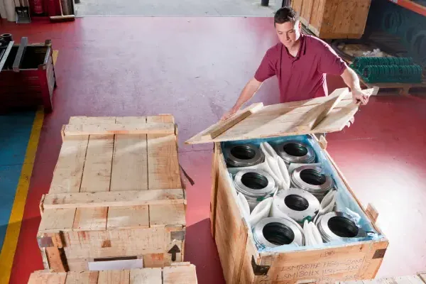Less Raw-Material Space, More Boxes per Shift